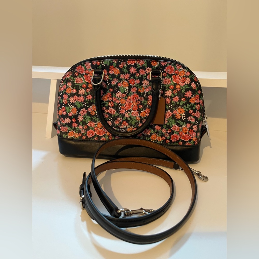 Coach bag/please check photo 2.